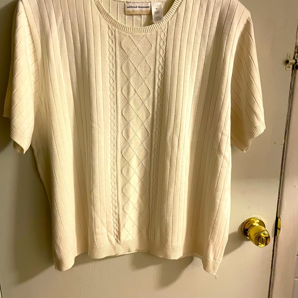 Sweater off whit cream color well made.